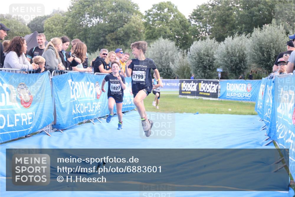 25.08.2024 - Elbe Triathlon Hamburg H.Heesch http://msf.ph/oto/6883601 25.08.2024 13:01:15 Ziel 1799, 1827, 1838, 1839 meine-sportfotos.de