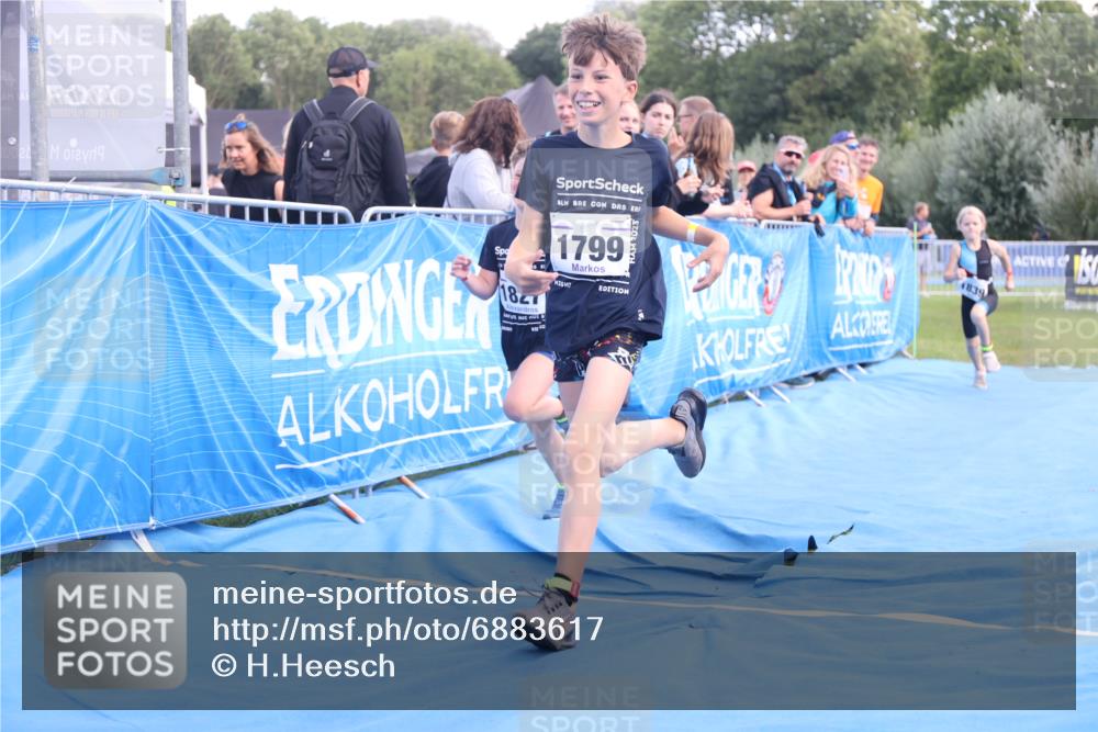 25.08.2024 - Elbe Triathlon Hamburg H.Heesch http://msf.ph/oto/6883617 25.08.2024 13:01:16 Ziel 1799, 1827, 1838, 1839 meine-sportfotos.de