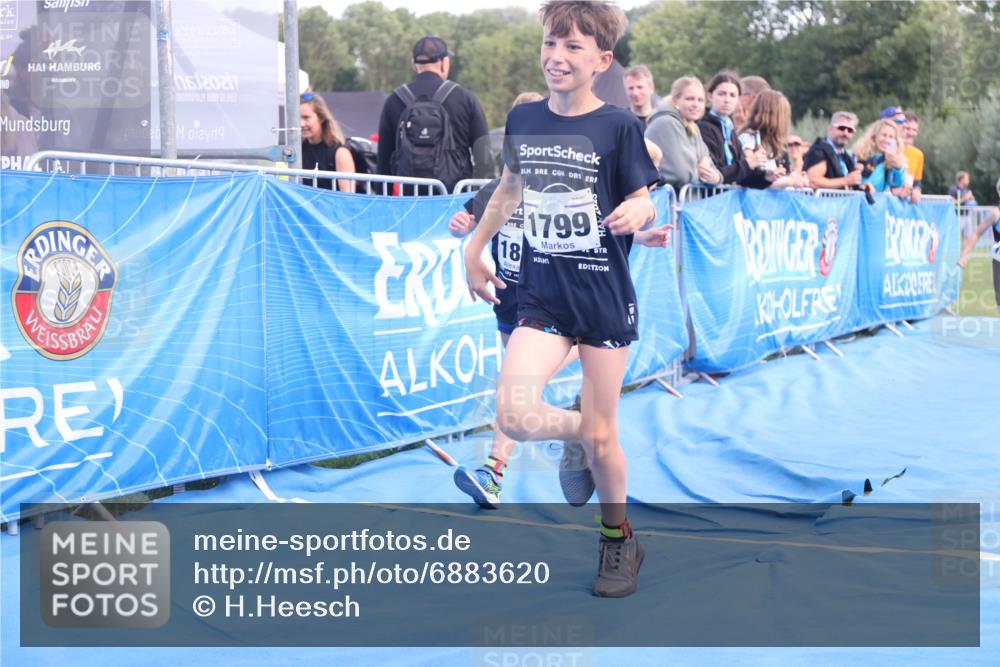 25.08.2024 - Elbe Triathlon Hamburg H.Heesch http://msf.ph/oto/6883620 25.08.2024 13:01:16 Ziel 1799, 1827, 1838, 1839 meine-sportfotos.de