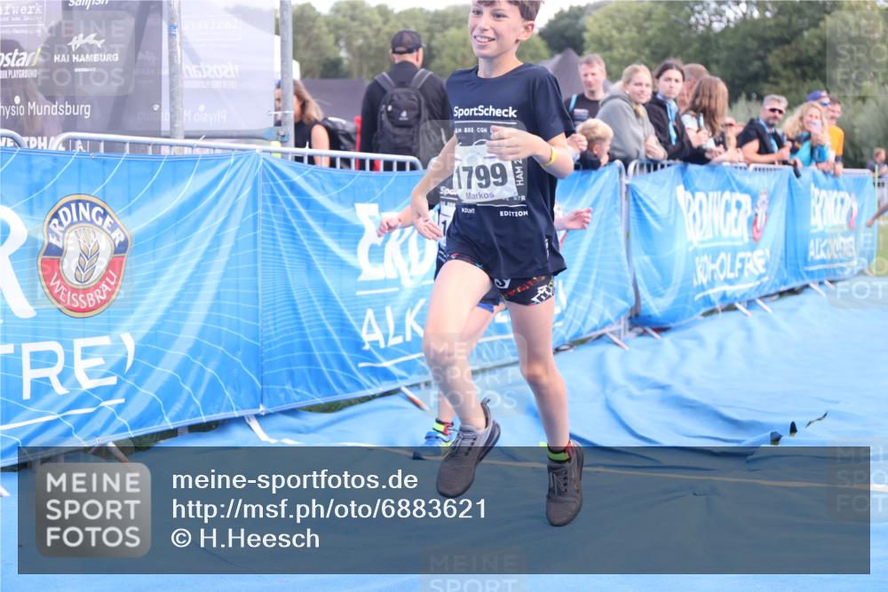 25.08.2024 - Elbe Triathlon Hamburg H.Heesch http://msf.ph/oto/6883621 25.08.2024 13:01:16 Ziel 1799, 1827, 1838, 1839 meine-sportfotos.de