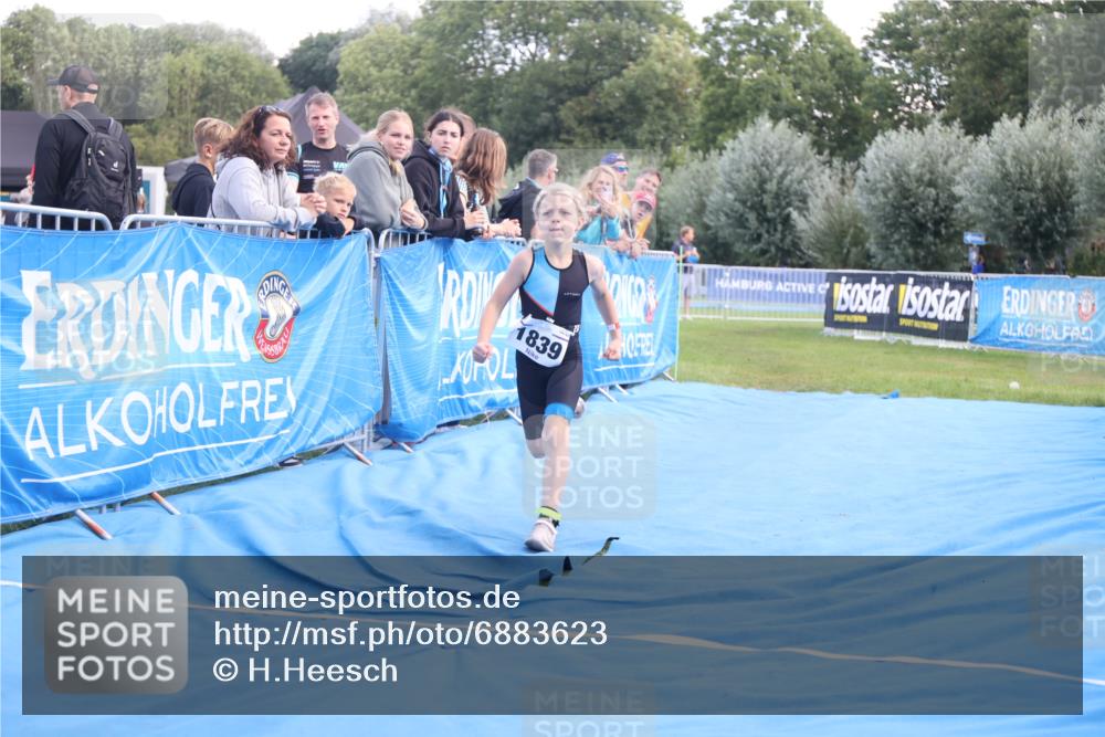 25.08.2024 - Elbe Triathlon Hamburg H.Heesch http://msf.ph/oto/6883623 25.08.2024 13:01:17 Ziel 1799, 1827, 1838, 1839 meine-sportfotos.de