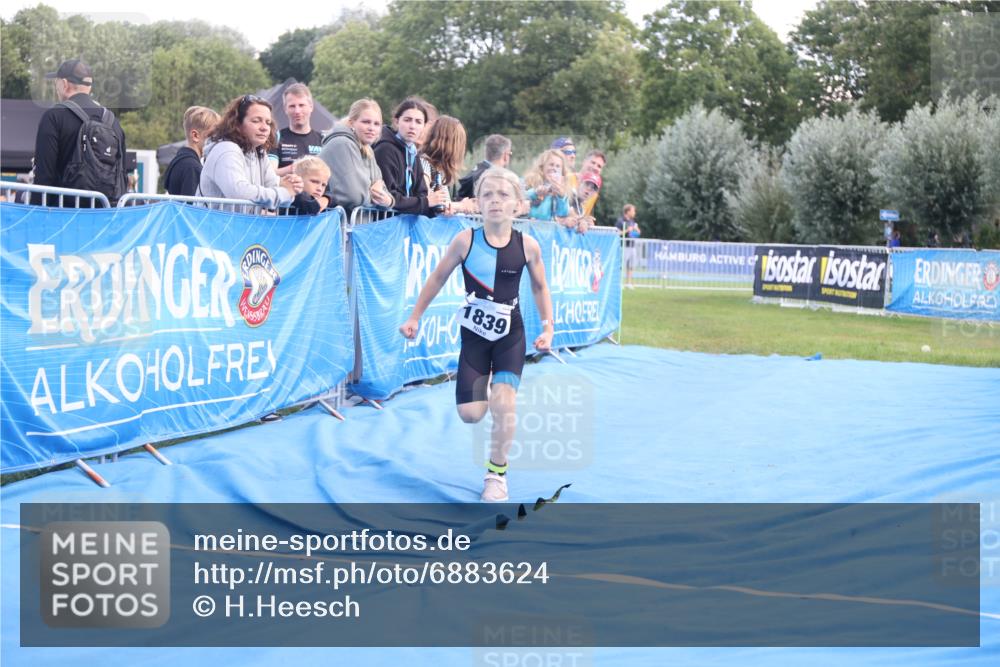 25.08.2024 - Elbe Triathlon Hamburg H.Heesch http://msf.ph/oto/6883624 25.08.2024 13:01:17 Ziel 1799, 1827, 1838, 1839 meine-sportfotos.de