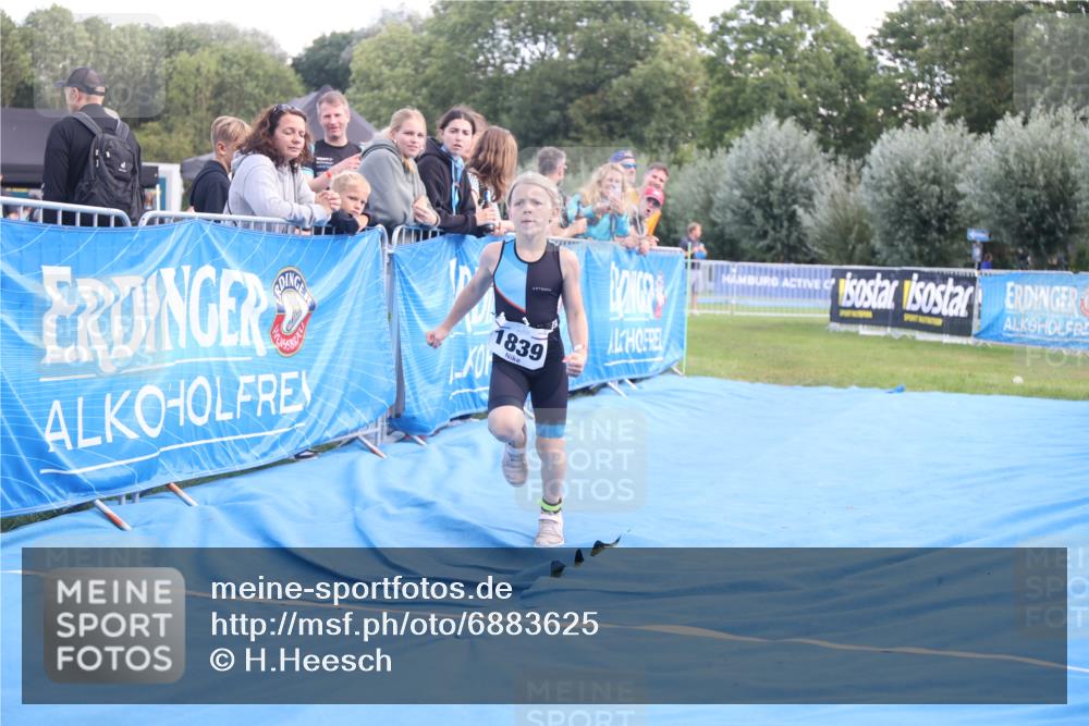 25.08.2024 - Elbe Triathlon Hamburg H.Heesch http://msf.ph/oto/6883625 25.08.2024 13:01:17 Ziel 1799, 1827, 1838, 1839 meine-sportfotos.de