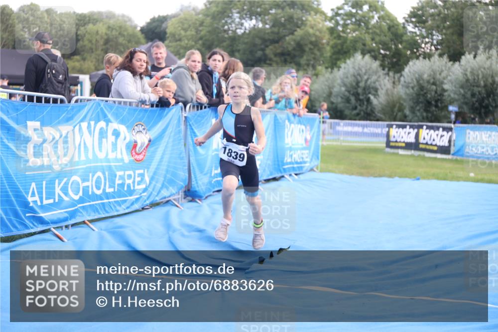 25.08.2024 - Elbe Triathlon Hamburg H.Heesch http://msf.ph/oto/6883626 25.08.2024 13:01:17 Ziel 1799, 1827, 1838, 1839 meine-sportfotos.de