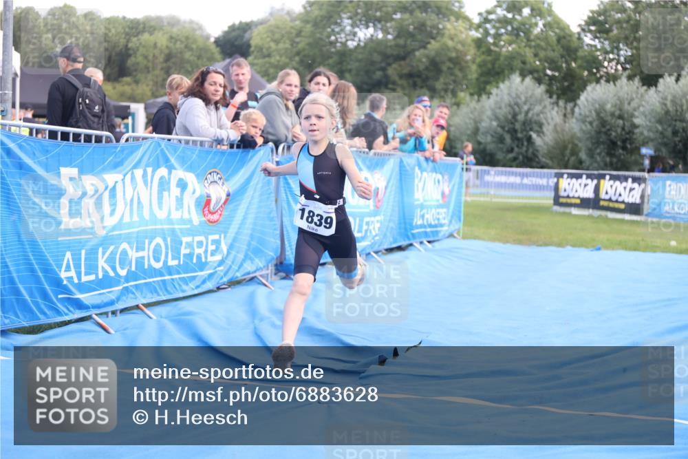 25.08.2024 - Elbe Triathlon Hamburg H.Heesch http://msf.ph/oto/6883628 25.08.2024 13:01:17 Ziel 1799, 1827, 1838, 1839 meine-sportfotos.de