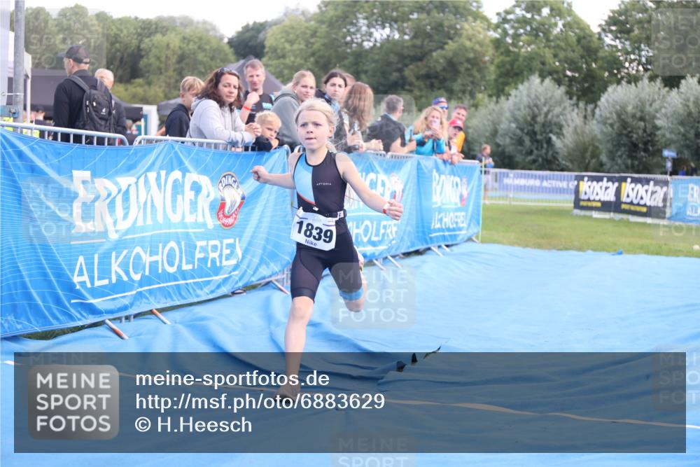 25.08.2024 - Elbe Triathlon Hamburg H.Heesch http://msf.ph/oto/6883629 25.08.2024 13:01:17 Ziel 1799, 1827, 1838, 1839 meine-sportfotos.de