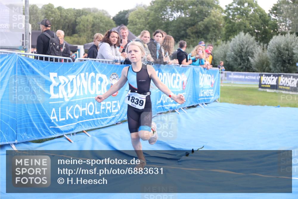 25.08.2024 - Elbe Triathlon Hamburg H.Heesch http://msf.ph/oto/6883631 25.08.2024 13:01:17 Ziel 1799, 1827, 1838, 1839 meine-sportfotos.de