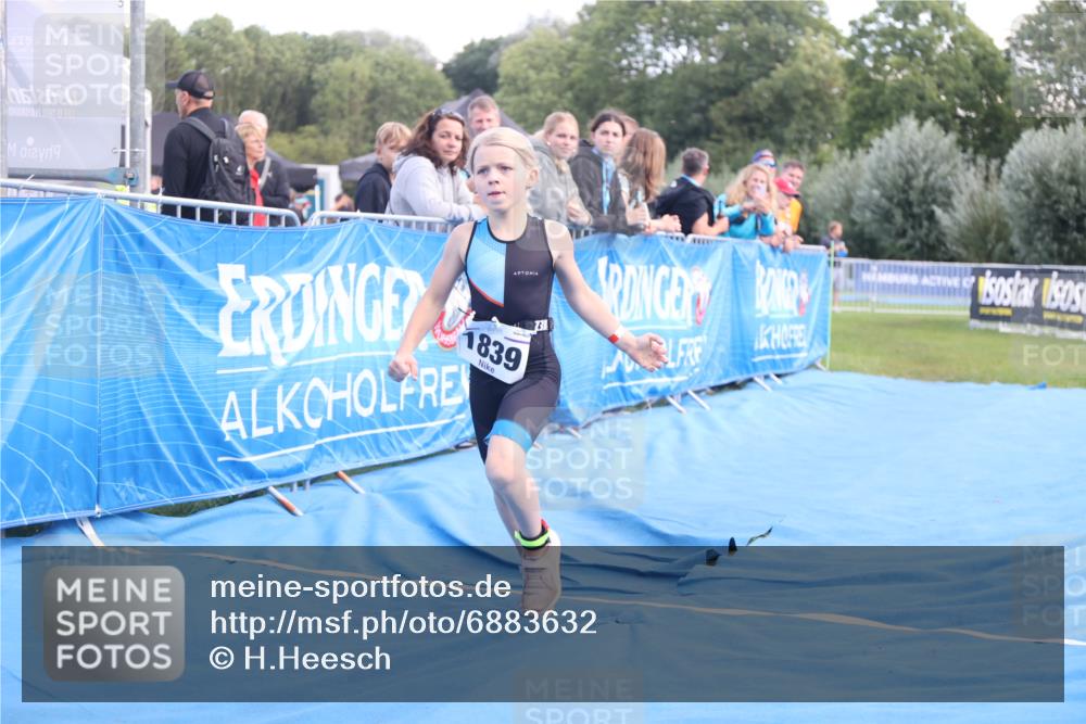 25.08.2024 - Elbe Triathlon Hamburg H.Heesch http://msf.ph/oto/6883632 25.08.2024 13:01:17 Ziel 1799, 1827, 1838, 1839 meine-sportfotos.de