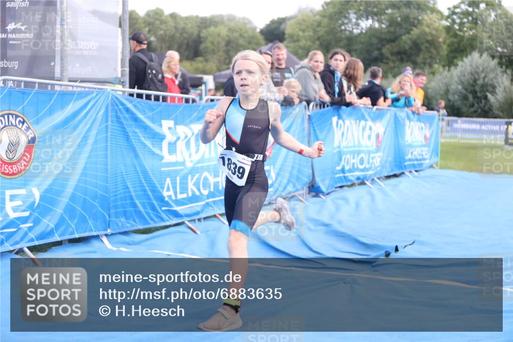 25.08.2024 - Elbe Triathlon Hamburg H.Heesch http://msf.ph/oto/6883635 25.08.2024 13:01:17 Ziel 1799, 1827, 1838, 1839 meine-sportfotos.de