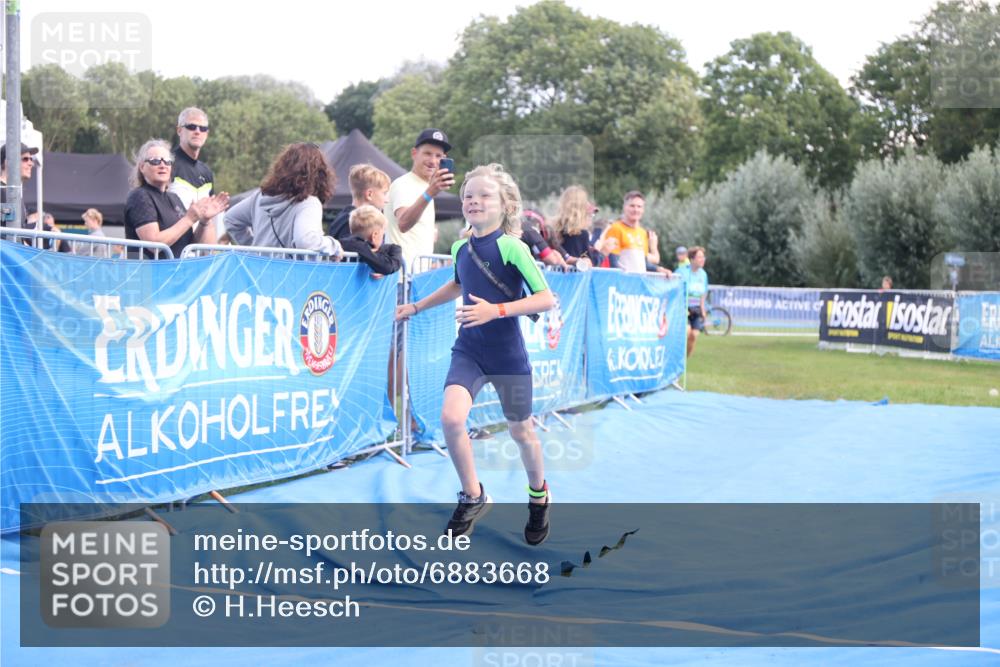 25.08.2024 - Elbe Triathlon Hamburg H.Heesch http://msf.ph/oto/6883668 25.08.2024 13:02:09 Ziel 1828 meine-sportfotos.de