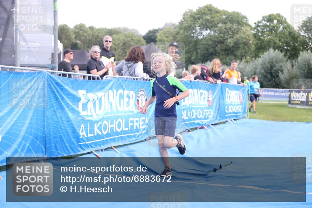25.08.2024 - Elbe Triathlon Hamburg H.Heesch http://msf.ph/oto/6883672 25.08.2024 13:02:10 Ziel 1828 meine-sportfotos.de