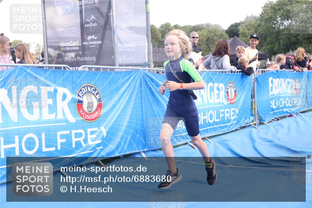 25.08.2024 - Elbe Triathlon Hamburg H.Heesch http://msf.ph/oto/6883680 25.08.2024 13:02:10 Ziel 1828 meine-sportfotos.de