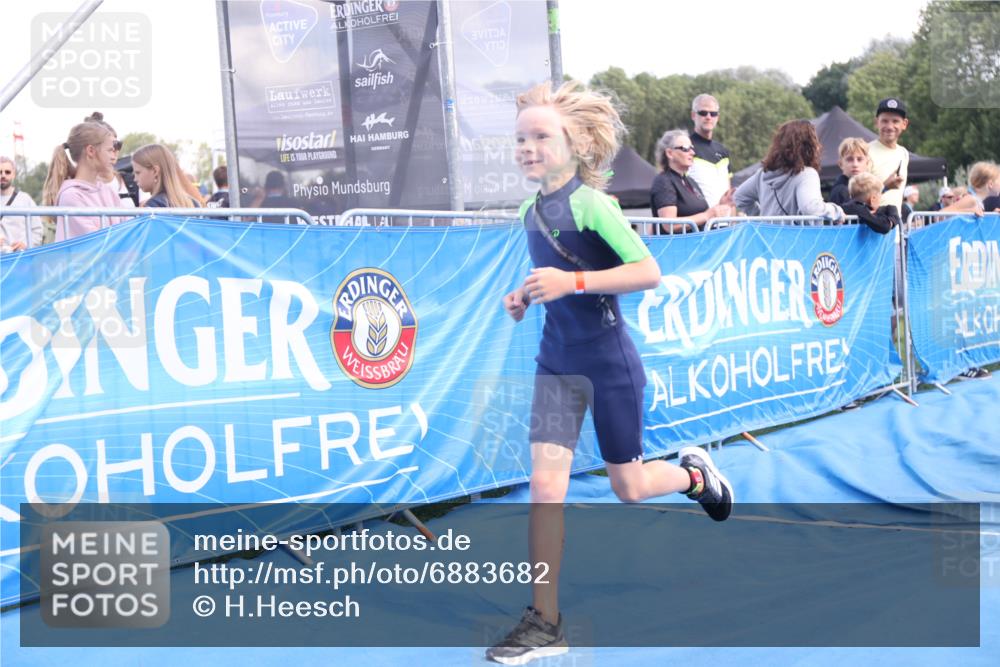 25.08.2024 - Elbe Triathlon Hamburg H.Heesch http://msf.ph/oto/6883682 25.08.2024 13:02:10 Ziel 1828 meine-sportfotos.de