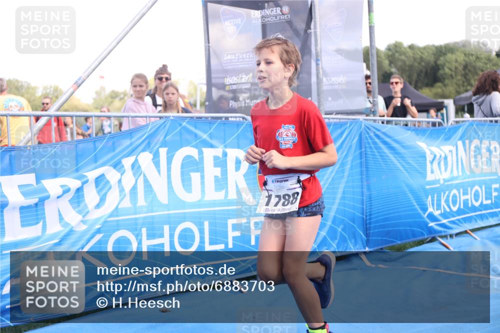 25.08.2024 - Elbe Triathlon Hamburg H.Heesch http://msf.ph/oto/6883703 25.08.2024 13:02:21 Ziel 1788 meine-sportfotos.de