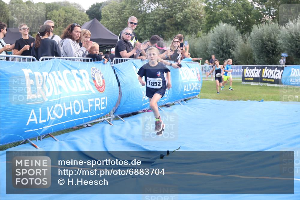 25.08.2024 - Elbe Triathlon Hamburg H.Heesch http://msf.ph/oto/6883704 25.08.2024 13:03:03 Ziel 1832, 1842, 1852 meine-sportfotos.de
