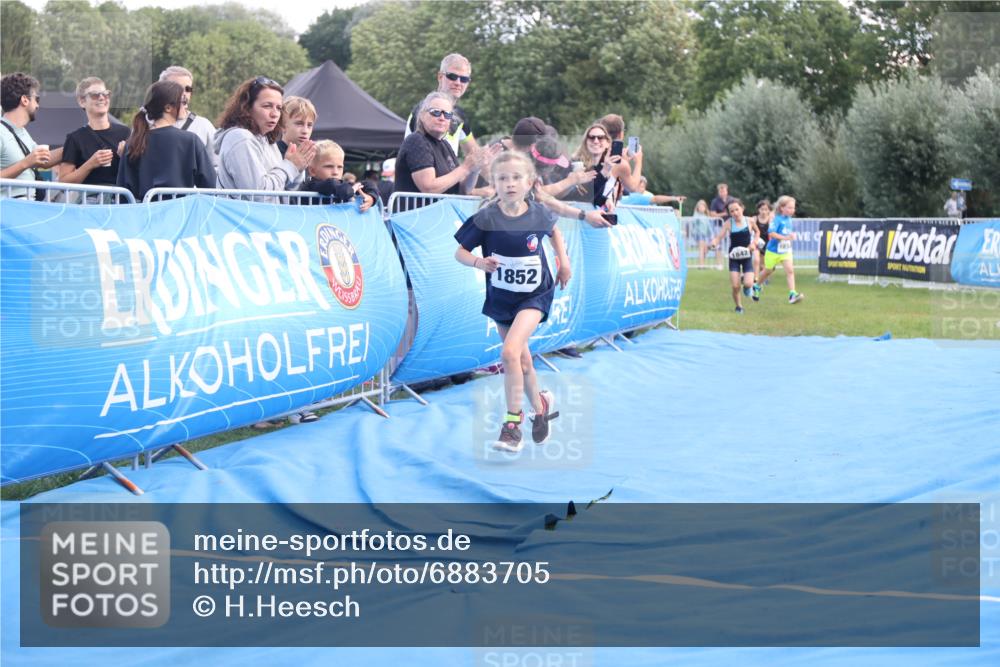 25.08.2024 - Elbe Triathlon Hamburg H.Heesch http://msf.ph/oto/6883705 25.08.2024 13:03:03 Ziel 1832, 1842, 1852 meine-sportfotos.de