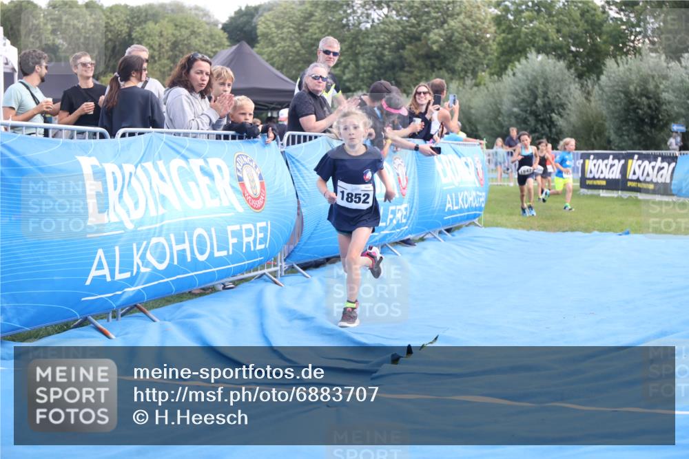 25.08.2024 - Elbe Triathlon Hamburg H.Heesch http://msf.ph/oto/6883707 25.08.2024 13:03:03 Ziel 1832, 1842, 1852 meine-sportfotos.de