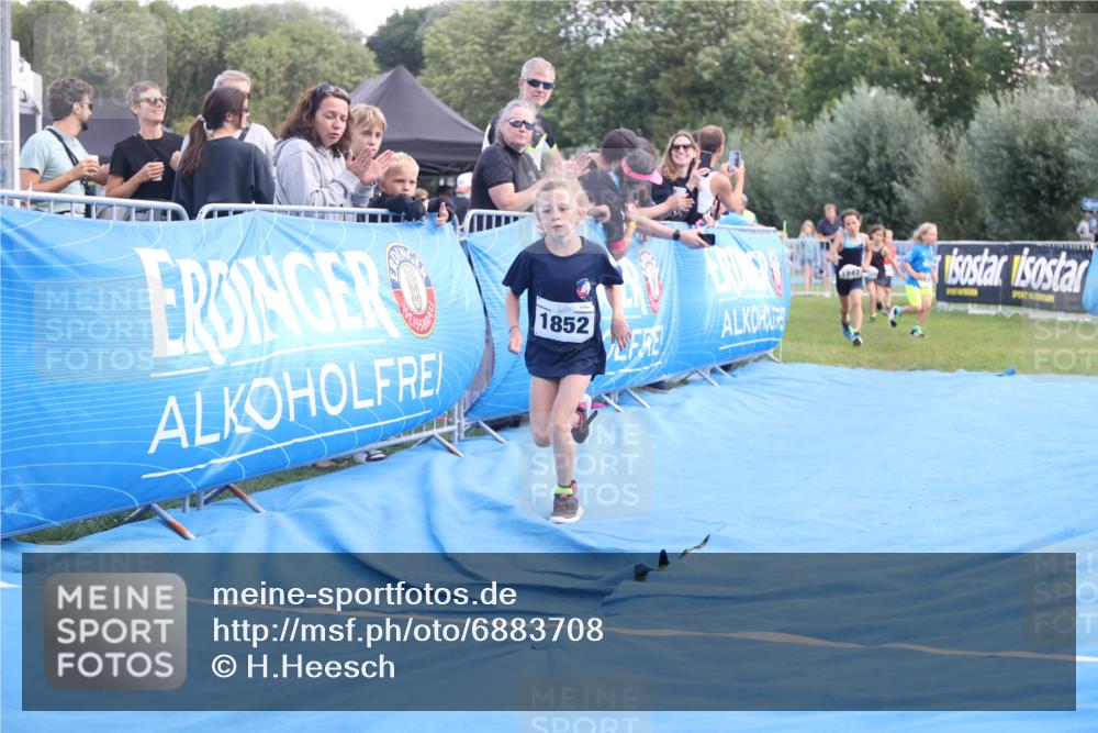 25.08.2024 - Elbe Triathlon Hamburg H.Heesch http://msf.ph/oto/6883708 25.08.2024 13:03:03 Ziel 1832, 1842, 1852 meine-sportfotos.de