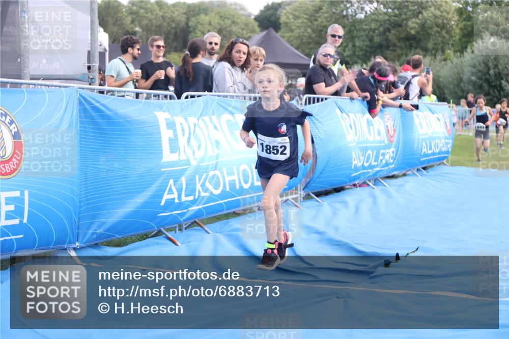 25.08.2024 - Elbe Triathlon Hamburg H.Heesch http://msf.ph/oto/6883713 25.08.2024 13:03:04 Ziel 1832, 1837, 1842, 1852 meine-sportfotos.de