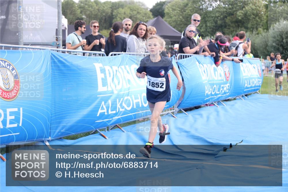 25.08.2024 - Elbe Triathlon Hamburg H.Heesch http://msf.ph/oto/6883714 25.08.2024 13:03:04 Ziel 1832, 1837, 1842, 1852 meine-sportfotos.de