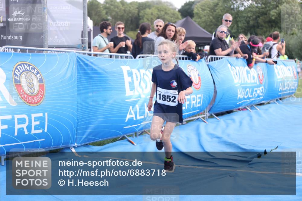 25.08.2024 - Elbe Triathlon Hamburg H.Heesch http://msf.ph/oto/6883718 25.08.2024 13:03:04 Ziel 1832, 1837, 1842, 1852 meine-sportfotos.de