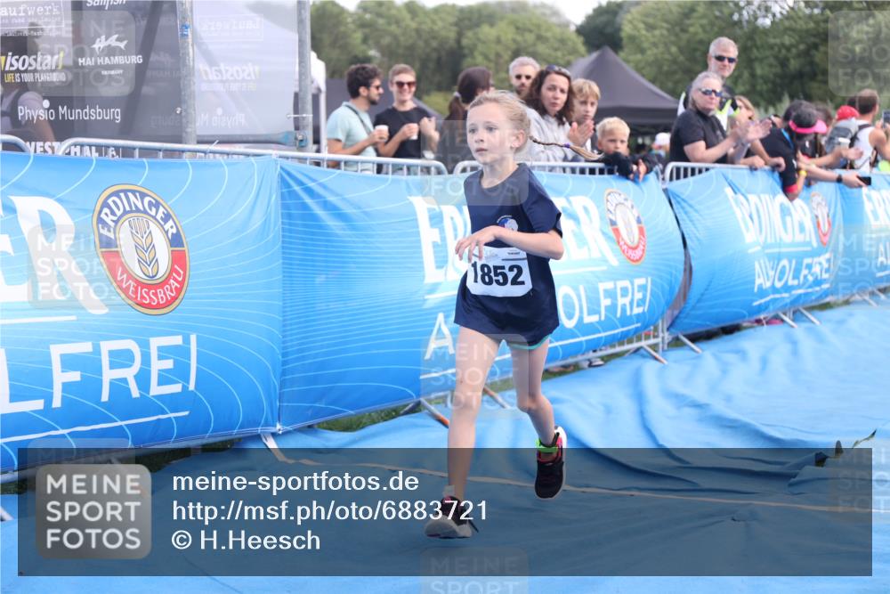 25.08.2024 - Elbe Triathlon Hamburg H.Heesch http://msf.ph/oto/6883721 25.08.2024 13:03:04 Ziel 1832, 1837, 1842, 1852 meine-sportfotos.de