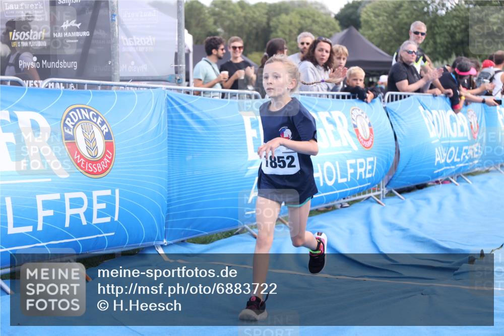 25.08.2024 - Elbe Triathlon Hamburg H.Heesch http://msf.ph/oto/6883722 25.08.2024 13:03:04 Ziel 1832, 1837, 1842, 1852 meine-sportfotos.de