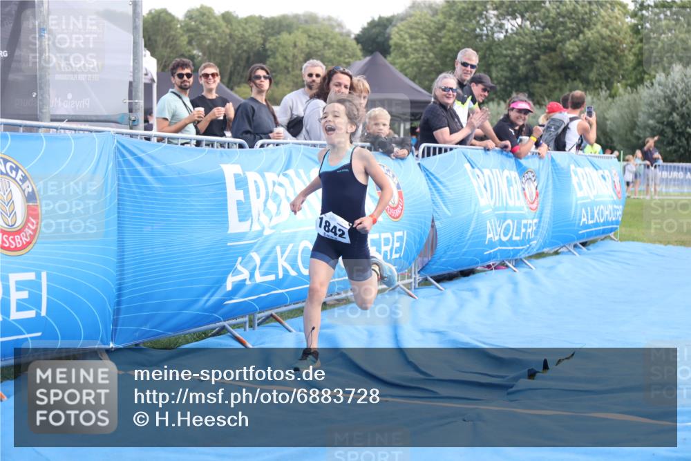 25.08.2024 - Elbe Triathlon Hamburg H.Heesch http://msf.ph/oto/6883728 25.08.2024 13:03:07 Ziel 1832, 1837, 1842, 1852 meine-sportfotos.de