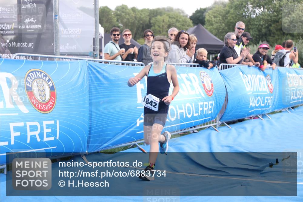 25.08.2024 - Elbe Triathlon Hamburg H.Heesch http://msf.ph/oto/6883734 25.08.2024 13:03:07 Ziel 1832, 1837, 1842, 1852 meine-sportfotos.de