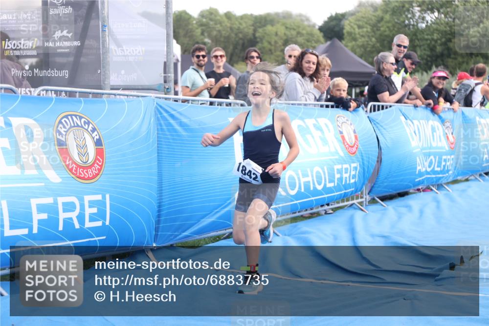 25.08.2024 - Elbe Triathlon Hamburg H.Heesch http://msf.ph/oto/6883735 25.08.2024 13:03:07 Ziel 1832, 1837, 1842, 1852 meine-sportfotos.de