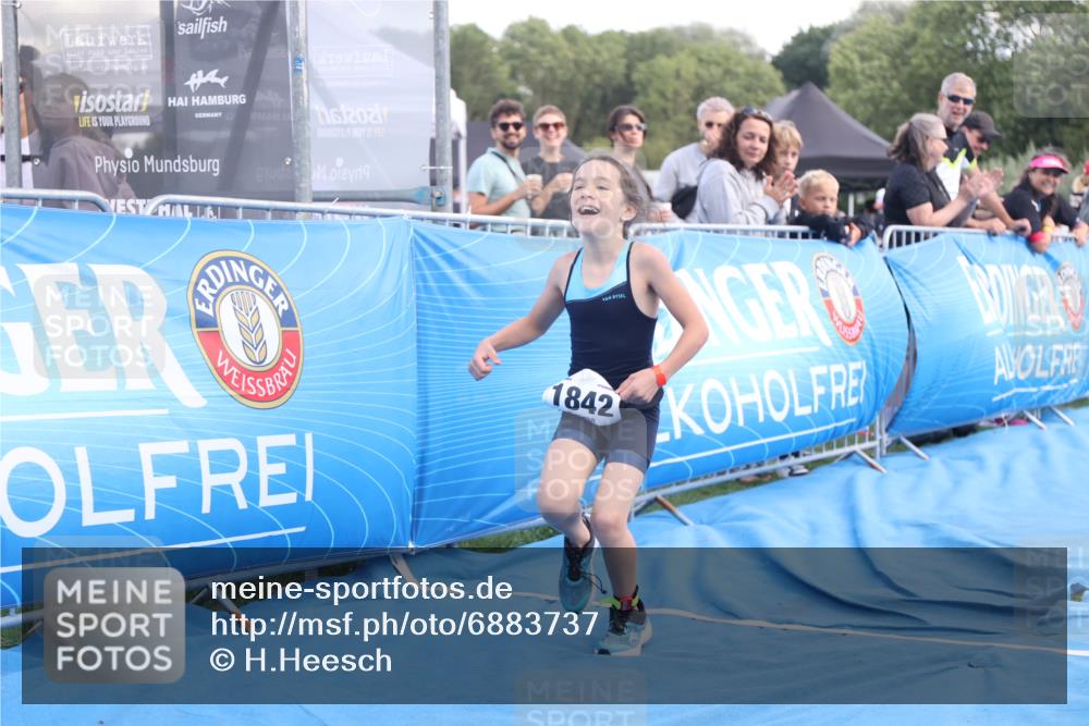25.08.2024 - Elbe Triathlon Hamburg H.Heesch http://msf.ph/oto/6883737 25.08.2024 13:03:07 Ziel 1832, 1837, 1842, 1852 meine-sportfotos.de