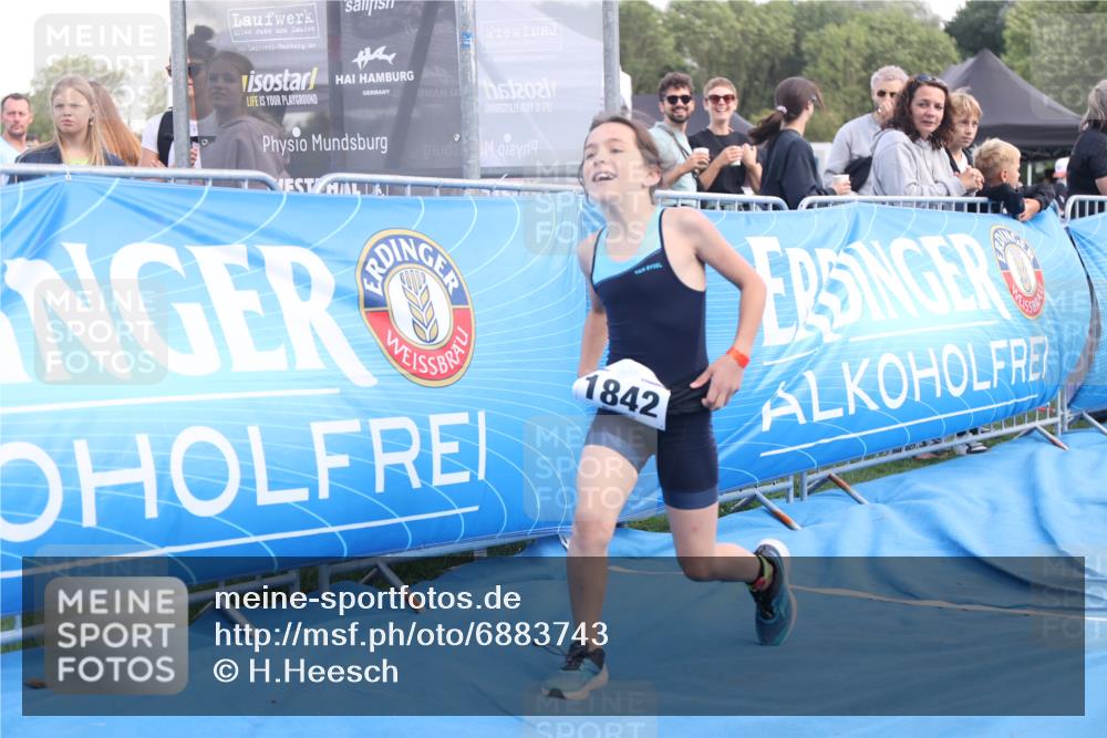 25.08.2024 - Elbe Triathlon Hamburg H.Heesch http://msf.ph/oto/6883743 25.08.2024 13:03:08 Ziel 1832, 1837, 1842, 1852 meine-sportfotos.de