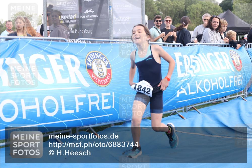 25.08.2024 - Elbe Triathlon Hamburg H.Heesch http://msf.ph/oto/6883744 25.08.2024 13:03:08 Ziel 1832, 1837, 1842, 1852 meine-sportfotos.de