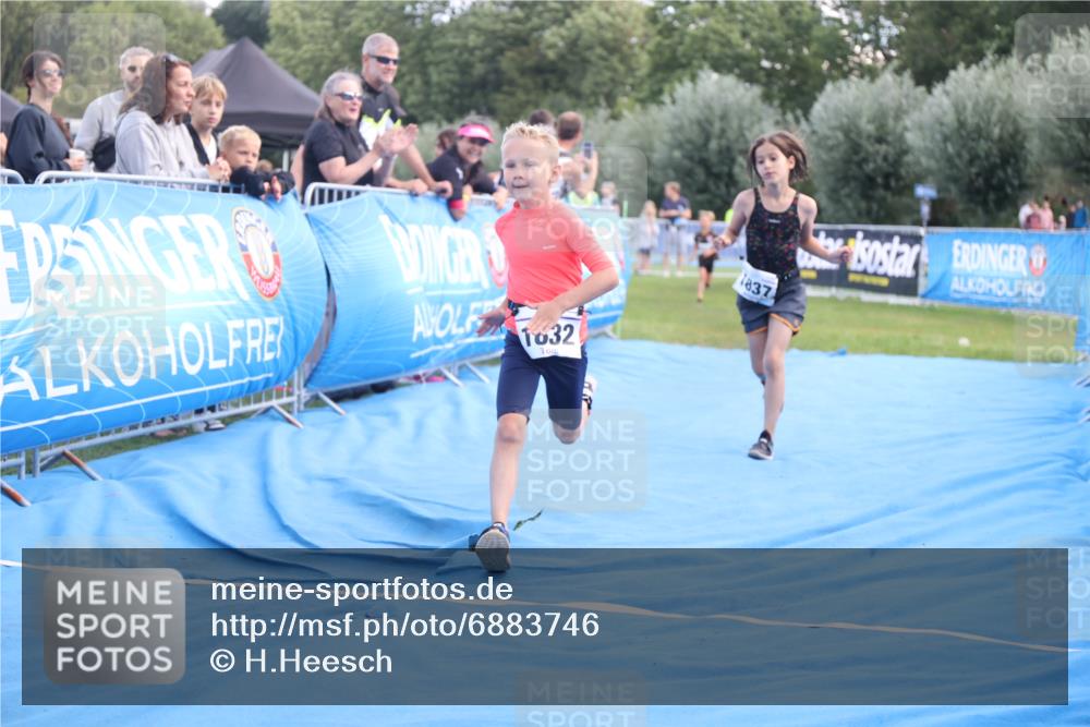 25.08.2024 - Elbe Triathlon Hamburg H.Heesch http://msf.ph/oto/6883746 25.08.2024 13:03:11 Ziel 1824, 1832, 1837, 1842, 1852 meine-sportfotos.de