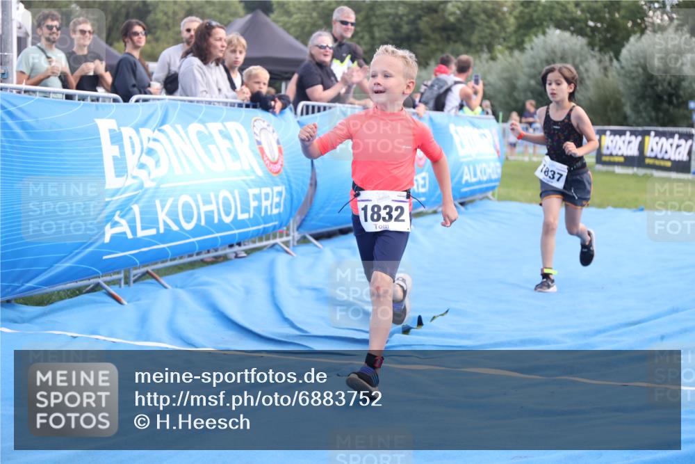 25.08.2024 - Elbe Triathlon Hamburg H.Heesch http://msf.ph/oto/6883752 25.08.2024 13:03:11 Ziel 1824, 1832, 1837, 1842, 1852 meine-sportfotos.de