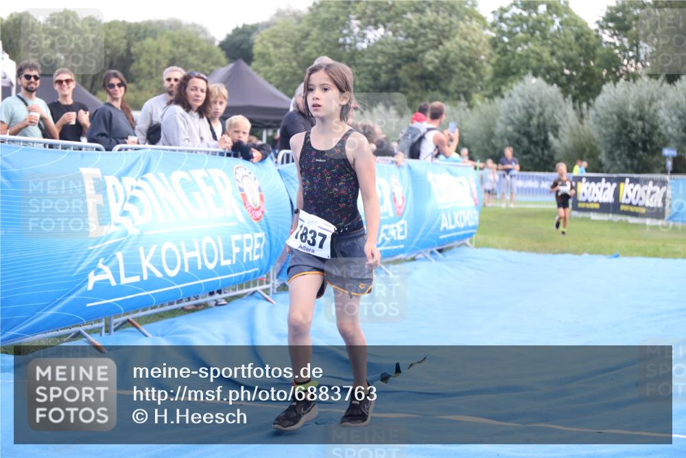 25.08.2024 - Elbe Triathlon Hamburg H.Heesch http://msf.ph/oto/6883763 25.08.2024 13:03:12 Ziel 1824, 1832, 1837, 1842 meine-sportfotos.de