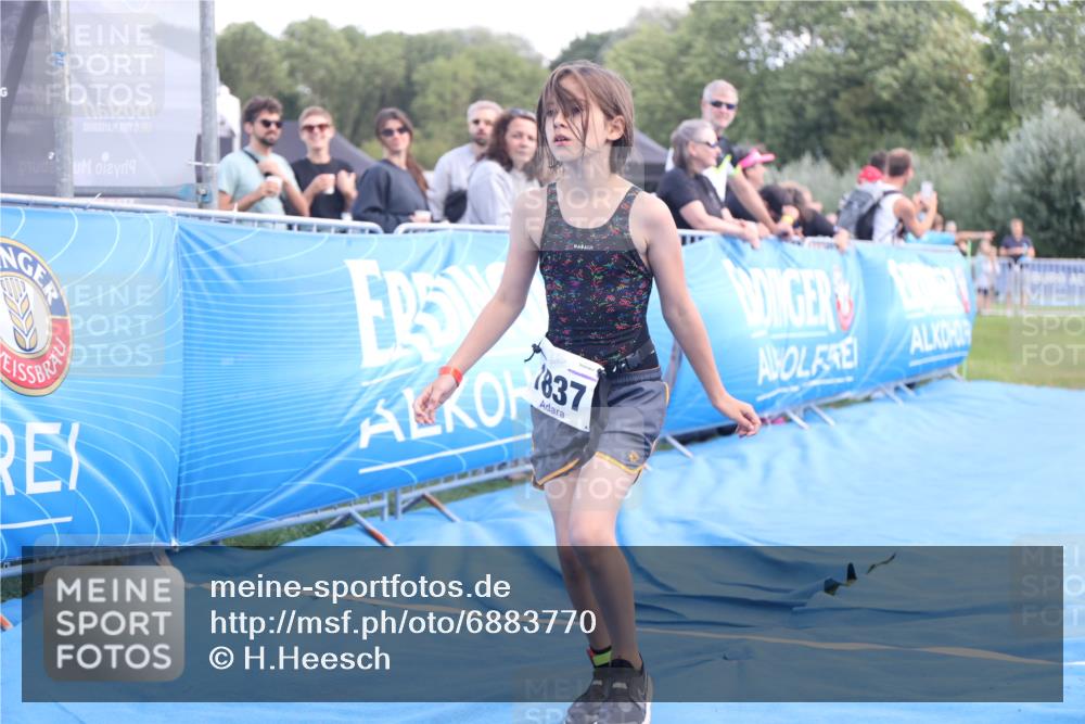 25.08.2024 - Elbe Triathlon Hamburg H.Heesch http://msf.ph/oto/6883770 25.08.2024 13:03:12 Ziel 1824, 1832, 1837, 1842 meine-sportfotos.de