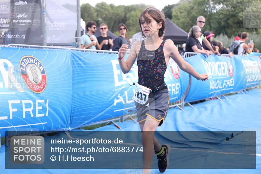25.08.2024 - Elbe Triathlon Hamburg H.Heesch http://msf.ph/oto/6883774 25.08.2024 13:03:13 Ziel 1824, 1832, 1837, 1842 meine-sportfotos.de