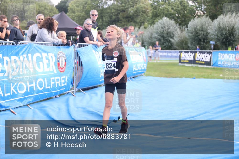 25.08.2024 - Elbe Triathlon Hamburg H.Heesch http://msf.ph/oto/6883781 25.08.2024 13:03:20 Ziel 1824 meine-sportfotos.de