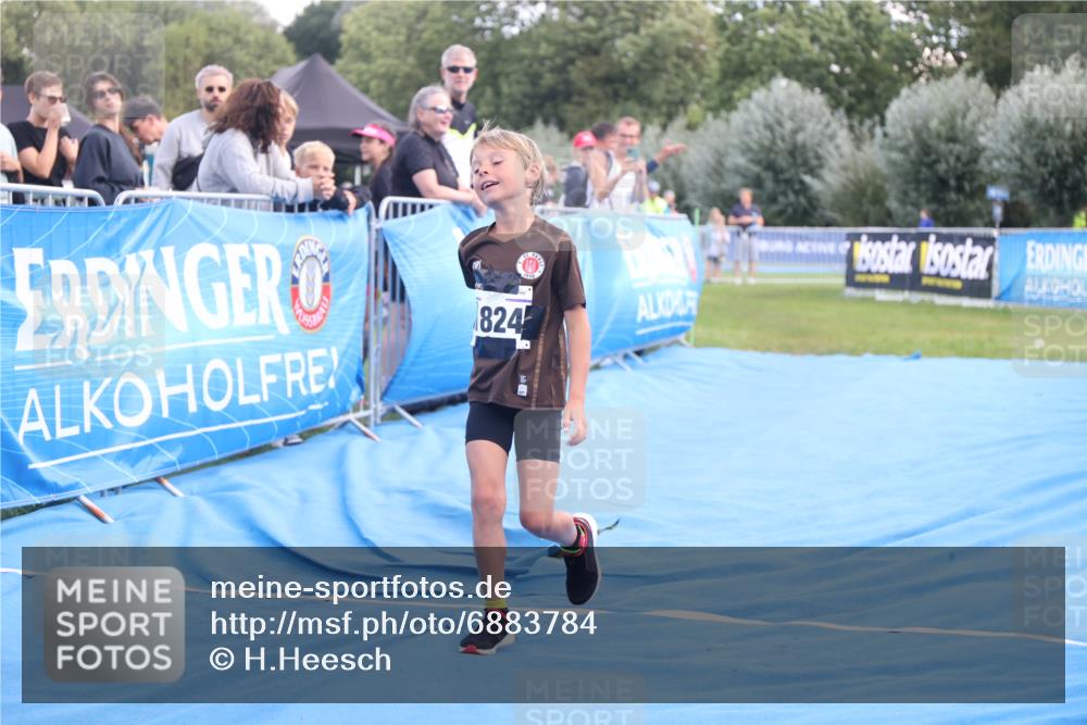 25.08.2024 - Elbe Triathlon Hamburg H.Heesch http://msf.ph/oto/6883784 25.08.2024 13:03:20 Ziel 1824 meine-sportfotos.de