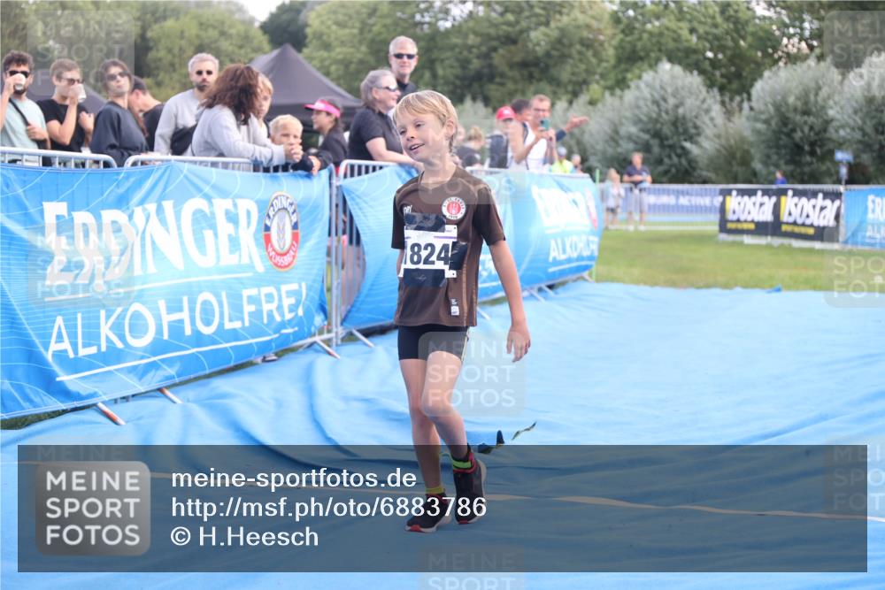 25.08.2024 - Elbe Triathlon Hamburg H.Heesch http://msf.ph/oto/6883786 25.08.2024 13:03:20 Ziel 1824 meine-sportfotos.de