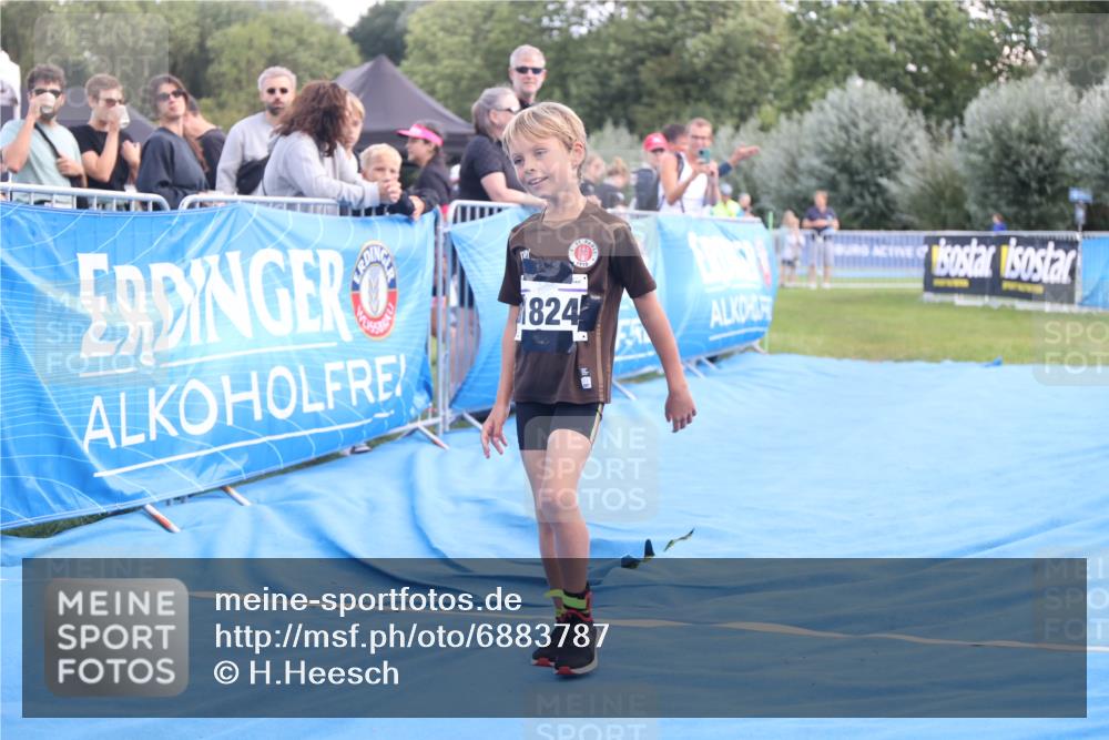25.08.2024 - Elbe Triathlon Hamburg H.Heesch http://msf.ph/oto/6883787 25.08.2024 13:03:20 Ziel 1824 meine-sportfotos.de