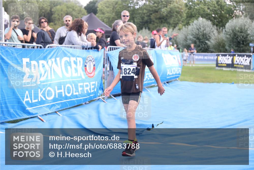 25.08.2024 - Elbe Triathlon Hamburg H.Heesch http://msf.ph/oto/6883788 25.08.2024 13:03:20 Ziel 1824 meine-sportfotos.de