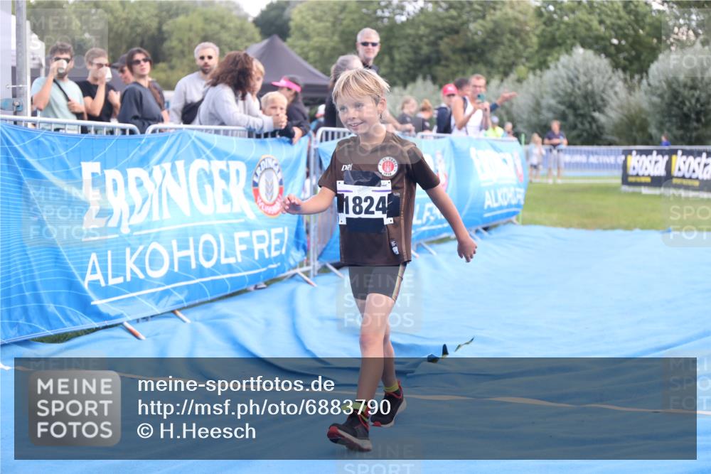 25.08.2024 - Elbe Triathlon Hamburg H.Heesch http://msf.ph/oto/6883790 25.08.2024 13:03:20 Ziel 1824 meine-sportfotos.de