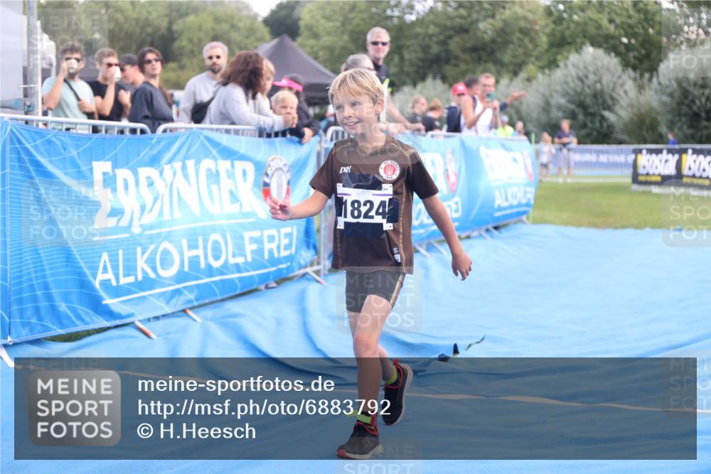 25.08.2024 - Elbe Triathlon Hamburg H.Heesch http://msf.ph/oto/6883792 25.08.2024 13:03:20 Ziel 1824 meine-sportfotos.de