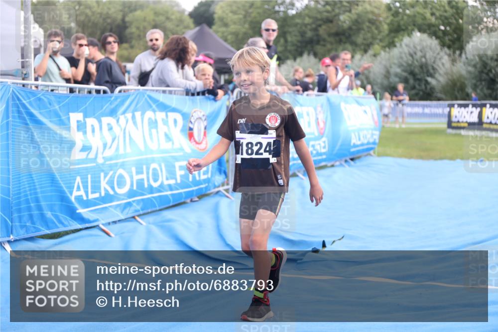 25.08.2024 - Elbe Triathlon Hamburg H.Heesch http://msf.ph/oto/6883793 25.08.2024 13:03:20 Ziel 1824 meine-sportfotos.de