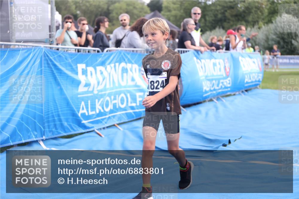 25.08.2024 - Elbe Triathlon Hamburg H.Heesch http://msf.ph/oto/6883801 25.08.2024 13:03:21 Ziel 1824 meine-sportfotos.de