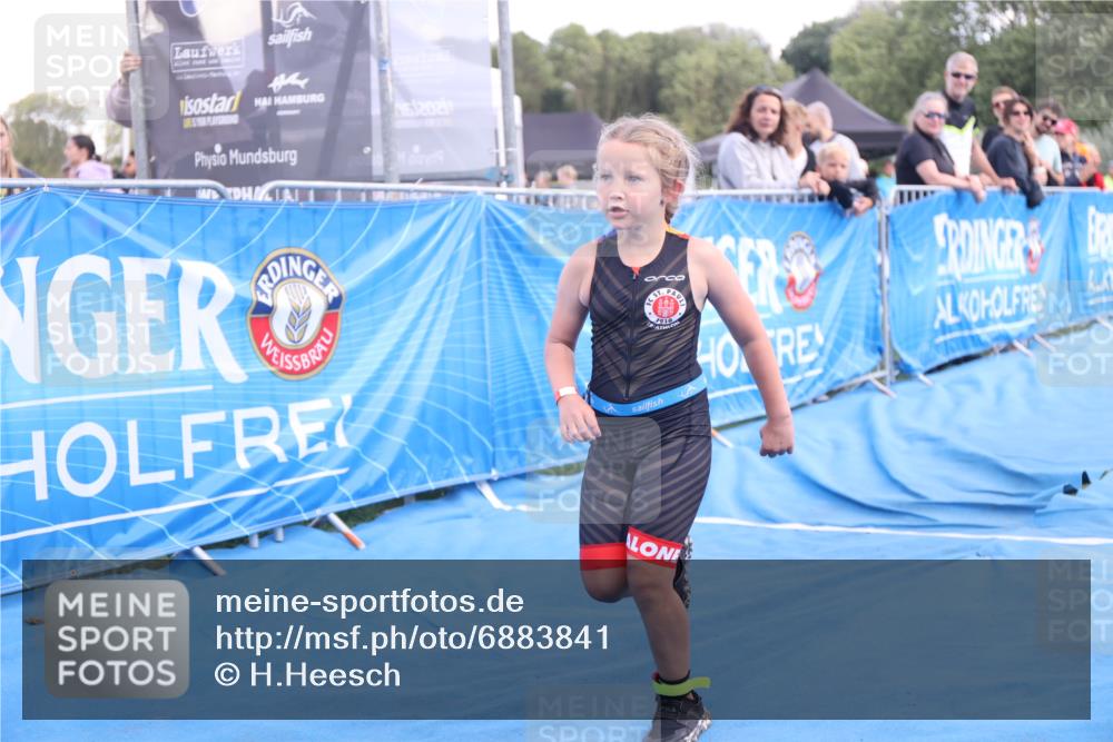 25.08.2024 - Elbe Triathlon Hamburg H.Heesch http://msf.ph/oto/6883841 25.08.2024 13:03:53 Ziel 1844 meine-sportfotos.de