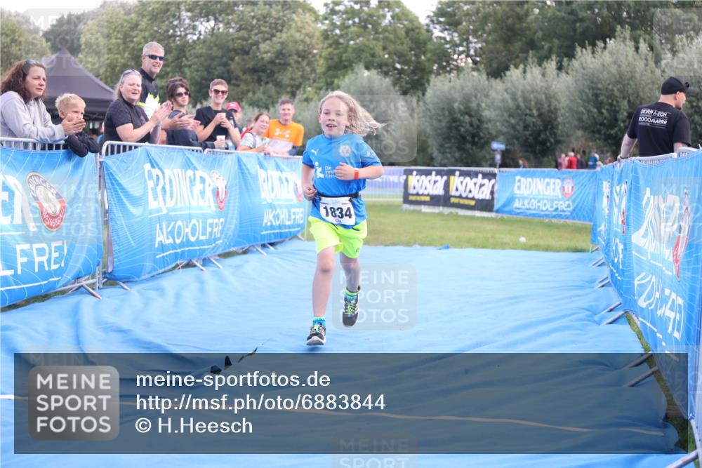 25.08.2024 - Elbe Triathlon Hamburg H.Heesch http://msf.ph/oto/6883844 25.08.2024 13:04:25 Ziel 1834 meine-sportfotos.de