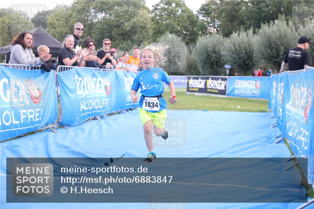 25.08.2024 - Elbe Triathlon Hamburg H.Heesch http://msf.ph/oto/6883847 25.08.2024 13:04:26 Ziel 1834 meine-sportfotos.de